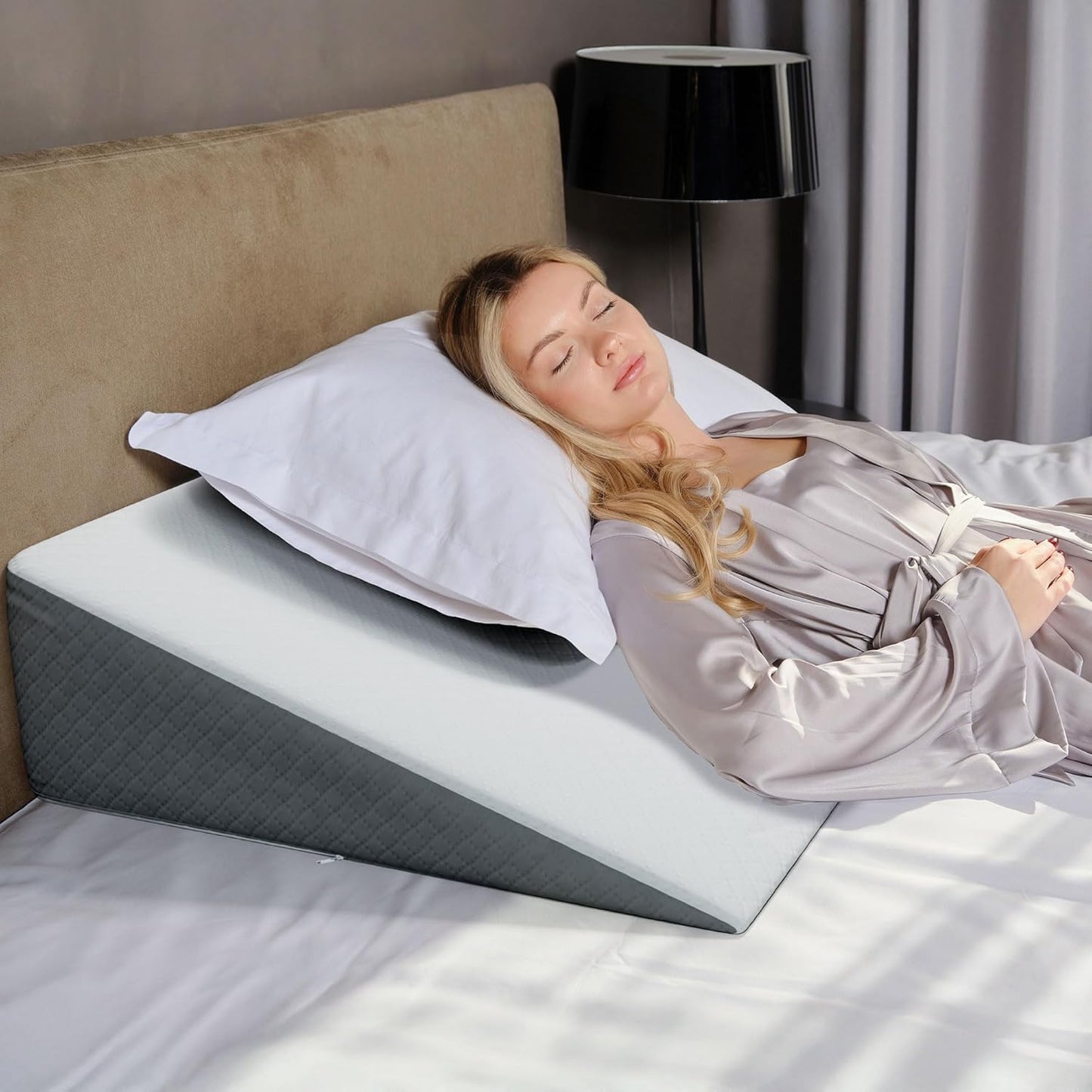 Kӧlbs Reading Wedge Pillow Chic Gray and White Jacquard Cover Back Pillow for Bed Sitting Up, Cushion with Arms for TV Book Gaming Dorm Rooms, Backrest