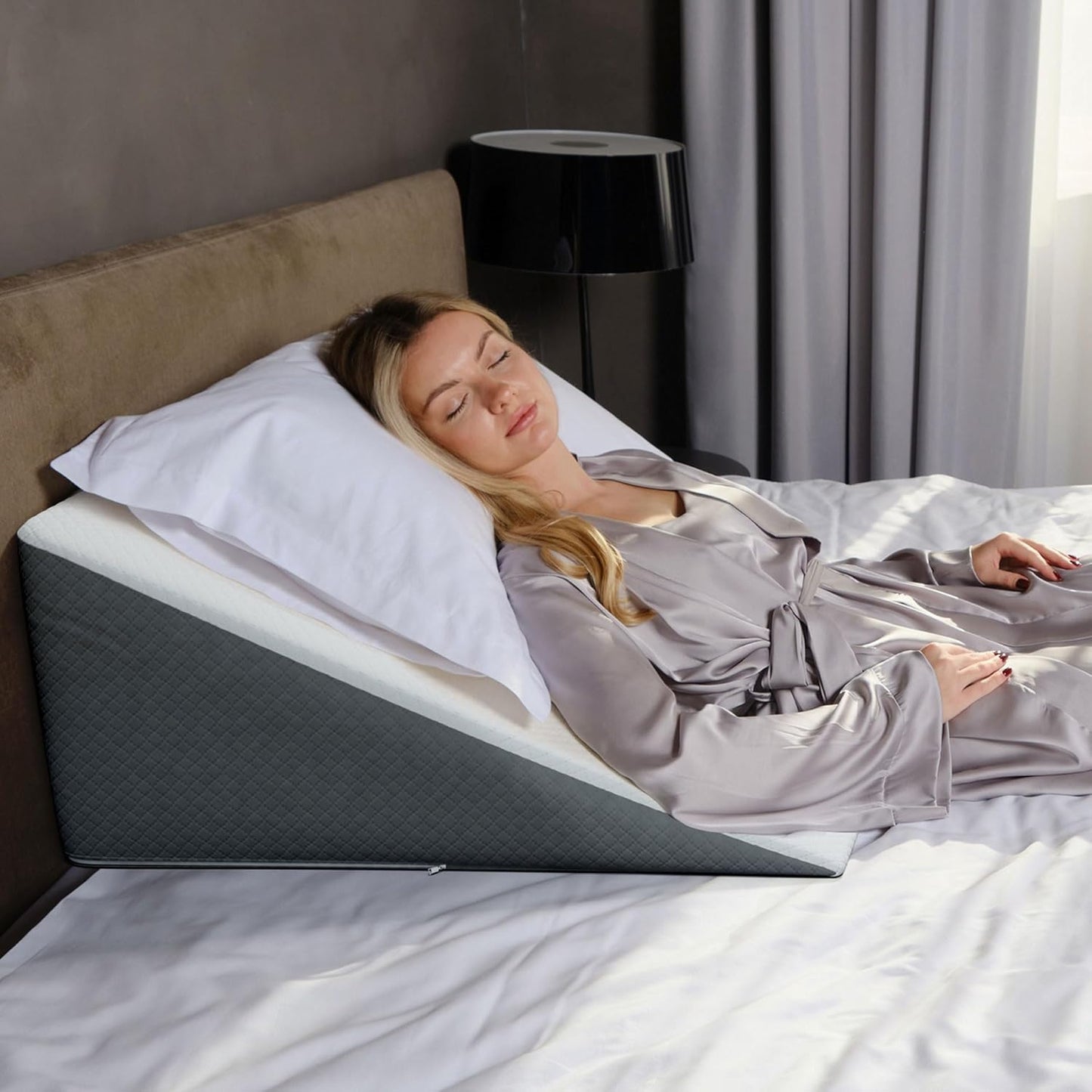 Kӧlbs Reading Wedge Pillow Chic Gray and White Jacquard Cover Back Pillow for Bed Sitting Up, Cushion with Arms for TV Book Gaming Dorm Rooms, Backrest